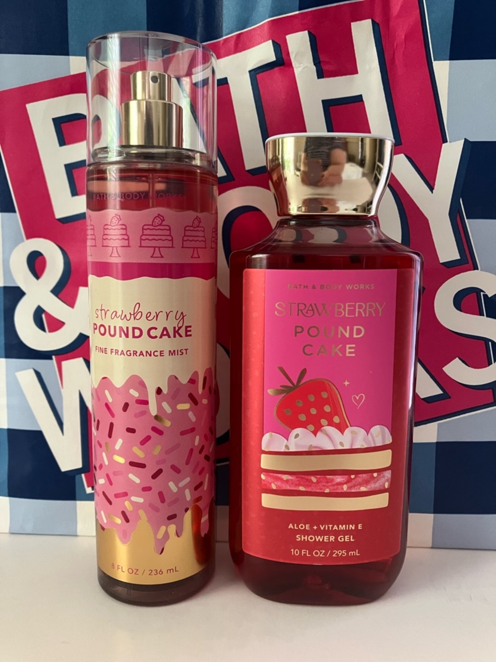 Bath & Body Works STRAWBERRY POUND CAKE  FULL- SIZE  NEW !
